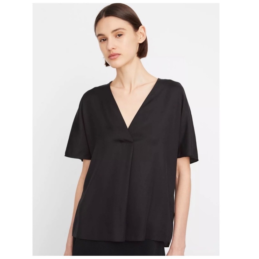 New Vince Short Sleeve V-Neck Top in black Size S